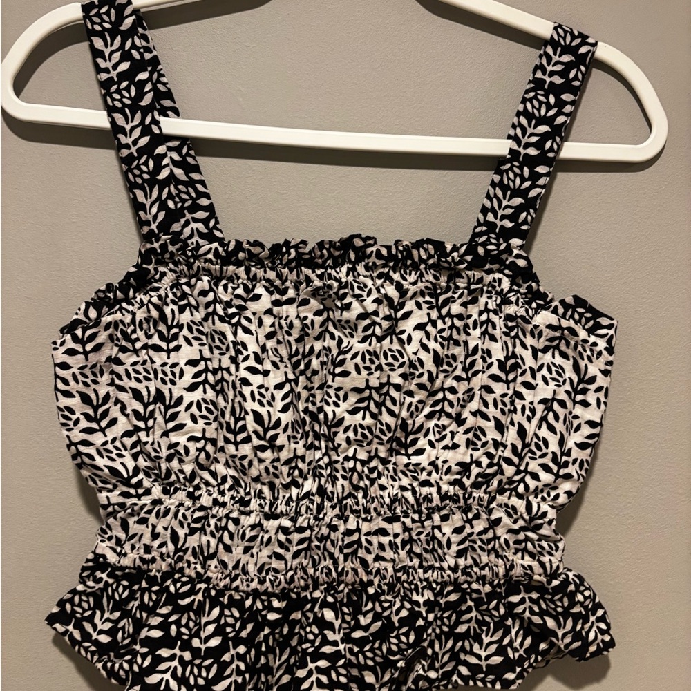 Black and White Leaf Print Top LOFT Top - Size Small NWOT
